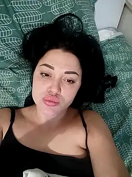 Snapshot of LuceSkys chatting on 11.07.25 LuceSkys online show from 11.07.25