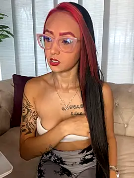 Snapshot of Sofiaa_pink chatting on 10.07.25 Sofiaa pink online show from 10.07.25