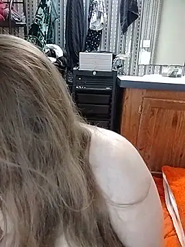 Snapshot of AugustRayn chatting on 06.18.26 AugustRayn online show from 06.18.26
