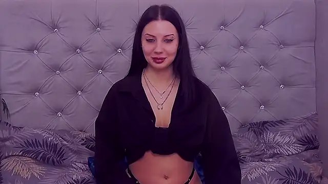 MaeAnna online show from 11.14.25