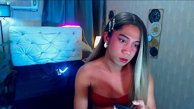 Snapshot of Seductive_nathalie chatting on 10.20.25 Seductive nathalie online show from 10.20.25