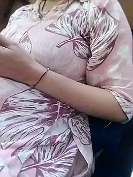 Snapshot of Priyanka_17 chatting on 10.30.25 Priyanka 17 online show from 10.30.25