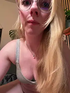 LinaLeana online show from 04.04.26