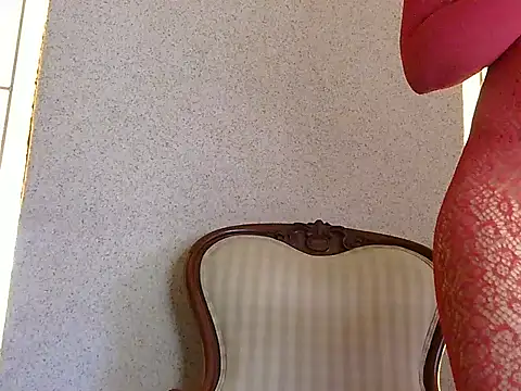 NiaAmour online show from 02.06.26