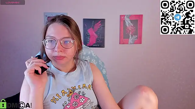 Nuura Moore online show from 11.22.25