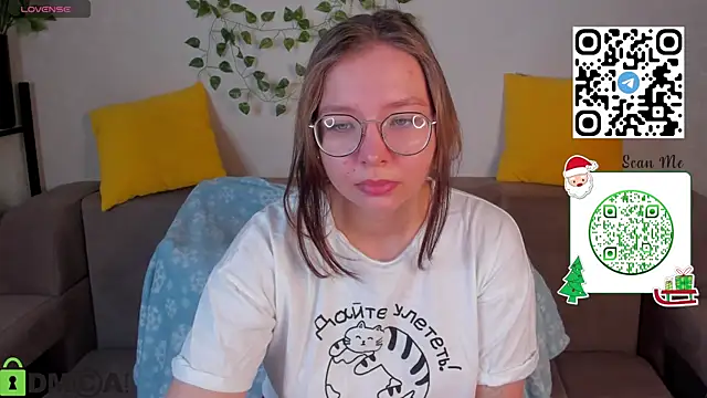 Nuura Moore online show from 12.17.25