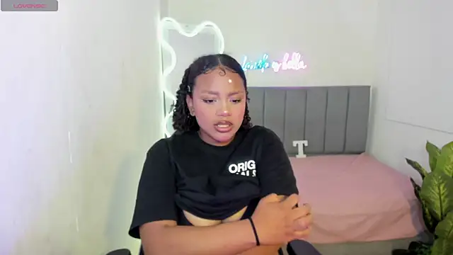 THIANA TAY online show from 11.03.25