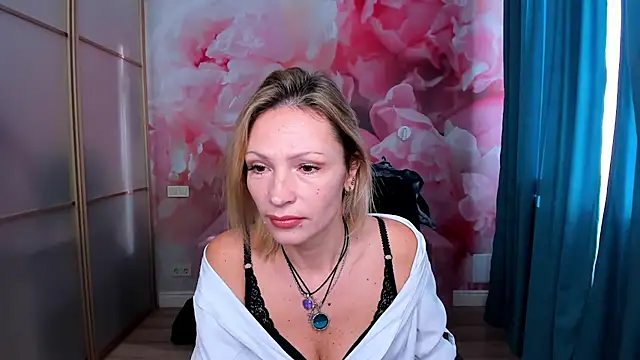 AlinaMoor online show from 11.14.25