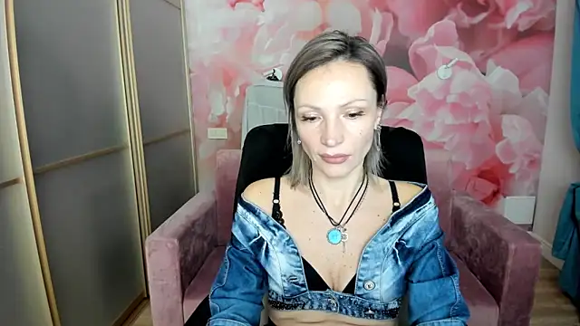 Snapshot of AlinaMoor chatting on 02.24.26 AlinaMoor online show from 02.24.26