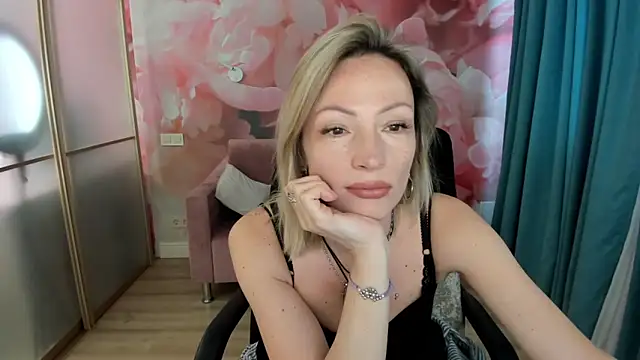 AlinaMoor online show from 04.20.26