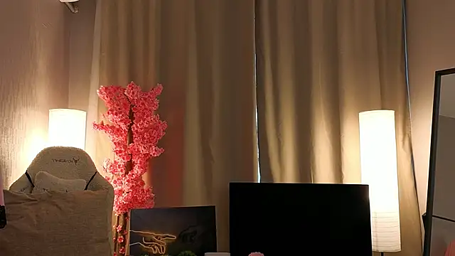 Snapshot of Milf_mammyy chatting on 10.14.25 Milf mammyy online show from 10.14.25