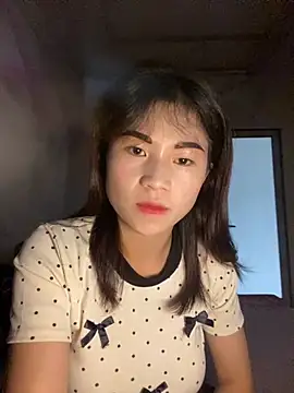 Snapshot of Mylinh- chatting on 10.07.25 Mylinh- online show from 10.07.25