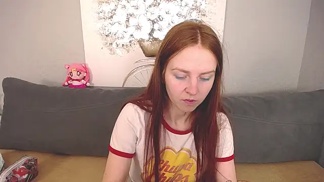 Evarey  online show from 10.14.25