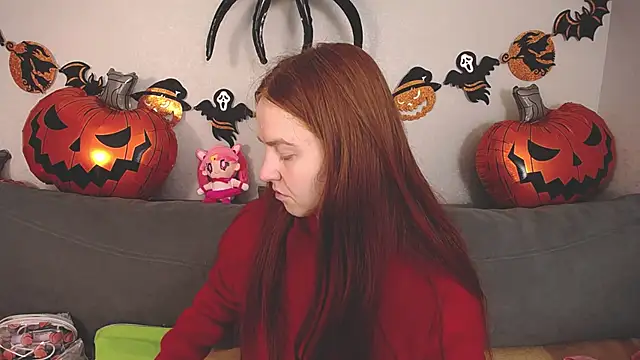 Evarey  online show from 10.25.25