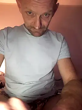 Snapshot of Remello1 chatting on 11.13.25 Remello1 online show from 11.13.25