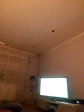 Snapshot of Remello1 chatting on 12.20.25 Remello1 online show from 12.20.25