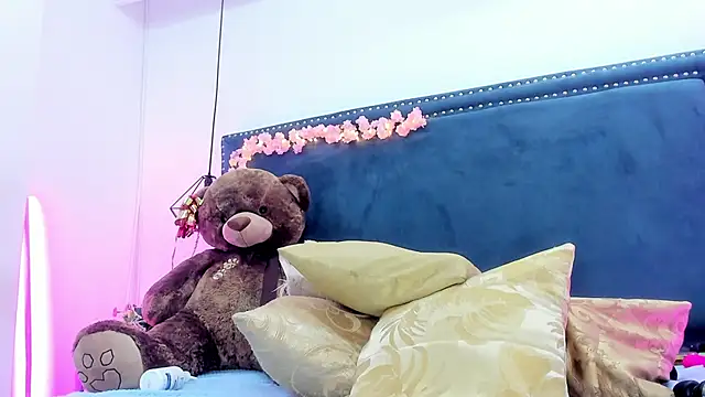 Emma Saylor online show from 04.19.26