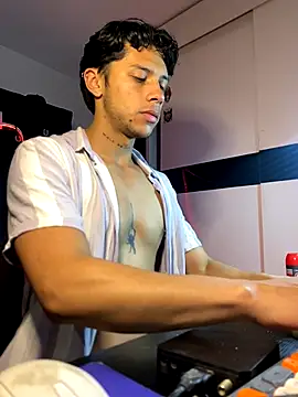 Snapshot of ErosDominant chatting on 10.18.25 ErosDominant online show from 10.18.25