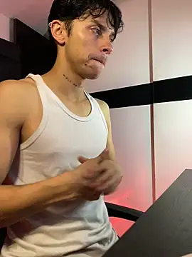 Snapshot of ErosDominant chatting on 11.06.25 ErosDominant online show from 11.06.25