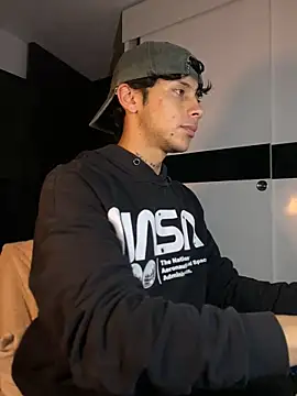 Snapshot of ErosDominant chatting on 11.16.25 ErosDominant online show from 11.16.25