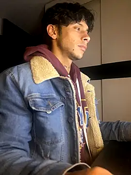 Snapshot of ErosDominant chatting on 11.18.25 ErosDominant online show from 11.18.25