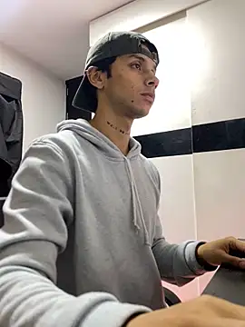 Snapshot of ErosDominant chatting on 11.20.25 ErosDominant online show from 11.20.25