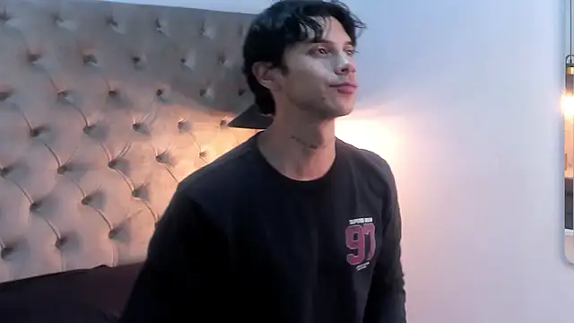 Snapshot of ErosDominant chatting on 11.28.25 ErosDominant online show from 11.28.25