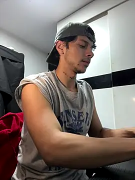 Snapshot of ErosDominant chatting on 12.01.25 ErosDominant online show from 12.01.25