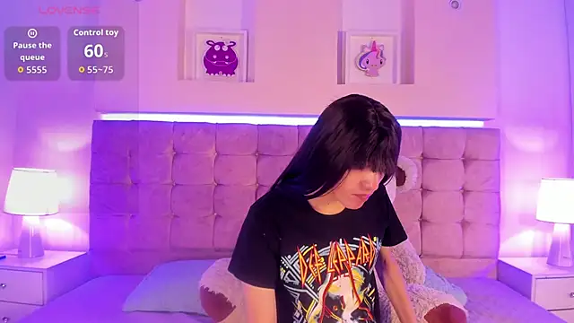 Naya Velvet online show from 11.06.25