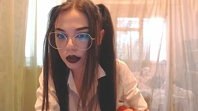 Lady Elsa Snow online show from 10.25.25