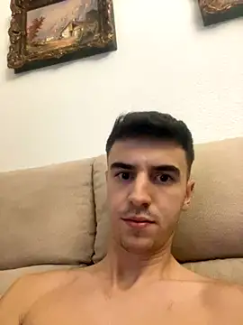 Snapshot of suarezz_ chatting on 10.26.25 suarezz  online show from 10.26.25