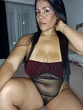 karla-bruni online show from 12.16.25