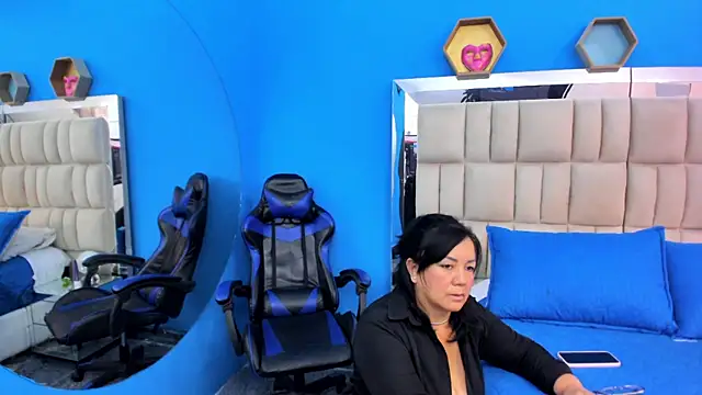 Snapshot of tania_reyes_ chatting on 10.11.25 tania reyes  online show from 10.11.25