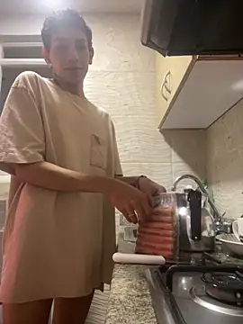 SiaraRealist online show from 11.04.25