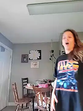 Snapshot of Cassaroll333 chatting on 10.17.25 Cassaroll333 online show from 10.17.25