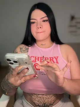 Snapshot of dulcemarianh_ chatting on 06.23.26 dulcemarianh online show from 06.23.26