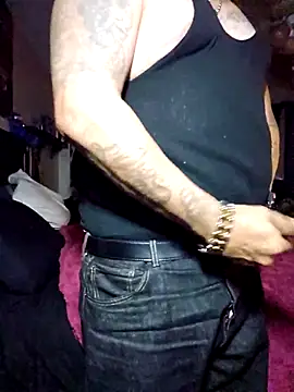 Snapshot of B1GLO chatting on 12.15.25 B1GLO online show from 12.15.25