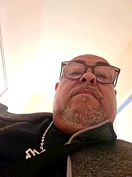 Snapshot of B1GLO chatting on 02.17.26 B1GLO online show from 02.17.26