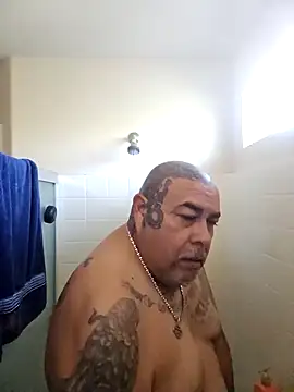 Snapshot of B1GLO chatting on 02.21.26 B1GLO online show from 02.21.26