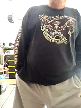 Snapshot of B1GLO chatting on 02.26.26 B1GLO online show from 02.26.26