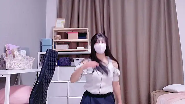 Snapshot of YuKa-zaurusu chatting on 11.15.25 YuKa-zaurusu online show from 11.15.25