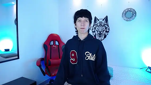 Emo Boy  online show from 12.19.25