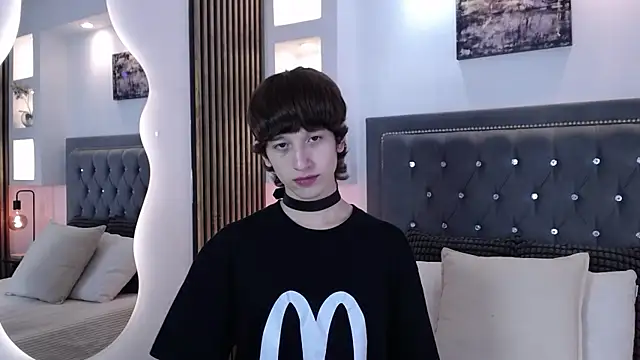 Emo Boy  online show from 04.19.26