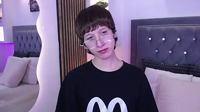 Emo Boy  online show from 05.18.26