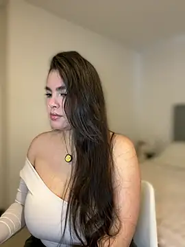 Snapshot of Isabella_LaRue chatting on 03.22.26 Isabella LaRue online show from 03.22.26