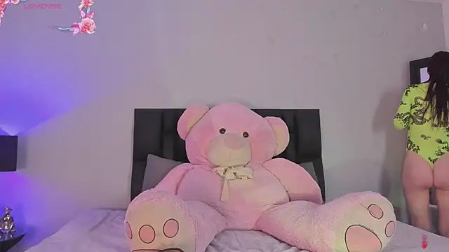 Snapshot of SaradaParker chatting on 02.19.26 SaradaParker online show from 02.19.26