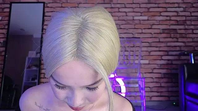 saya li1 online show from 10.28.25