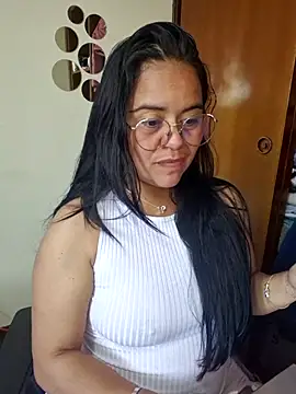 Miss  kendra  online show from 10.22.25