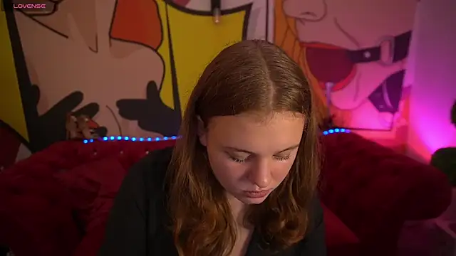 SnowWhiti online show from 10.17.25