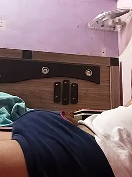 Snapshot of vickymtrb chatting on 10.08.25 vickymtrb online show from 10.08.25